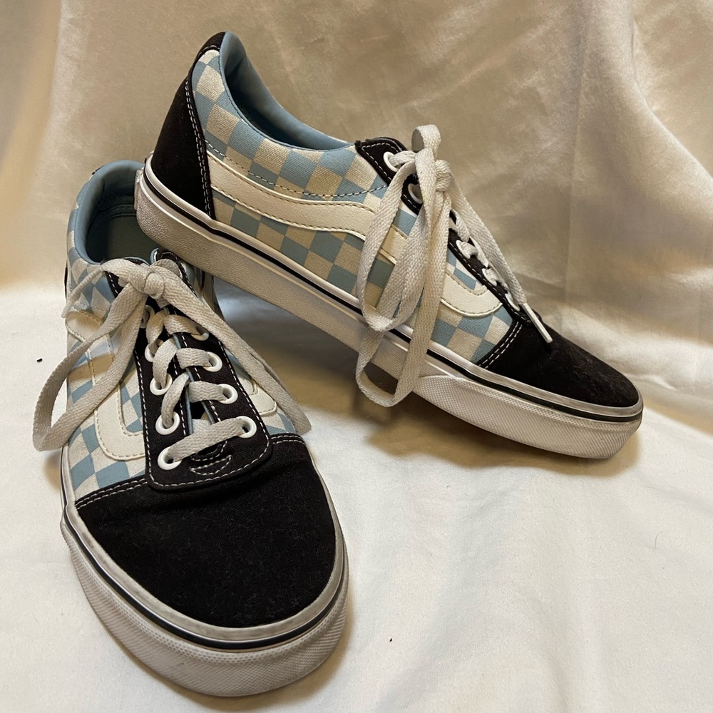 💥Gently Used Women’s Old Skool Light Blue Checkered Vans💥